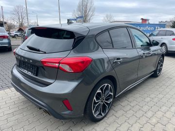 Fahrzeugabbildung Ford Focus Lim. ST-Line