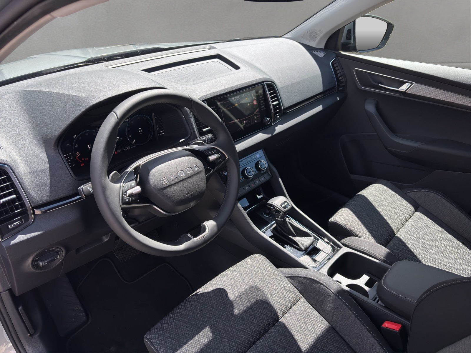Fahrzeugabbildung SKODA Karoq Balance 1,5 TSI DSG ACC+AHK+MATRIX+KAMERA