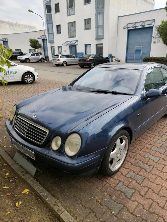 Mercedes-Benz CLK 320