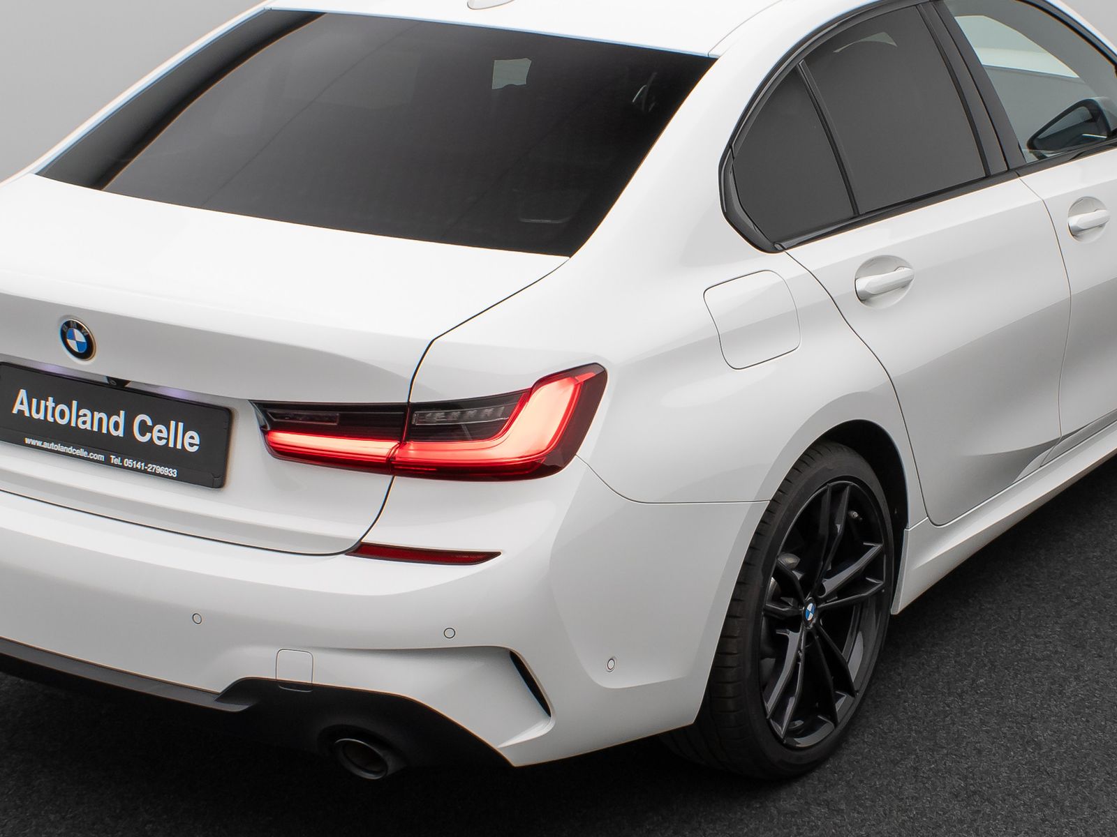 Fahrzeugabbildung BMW 320e M Sport Kamer Laser HUD DAB H/K Komfort 19"