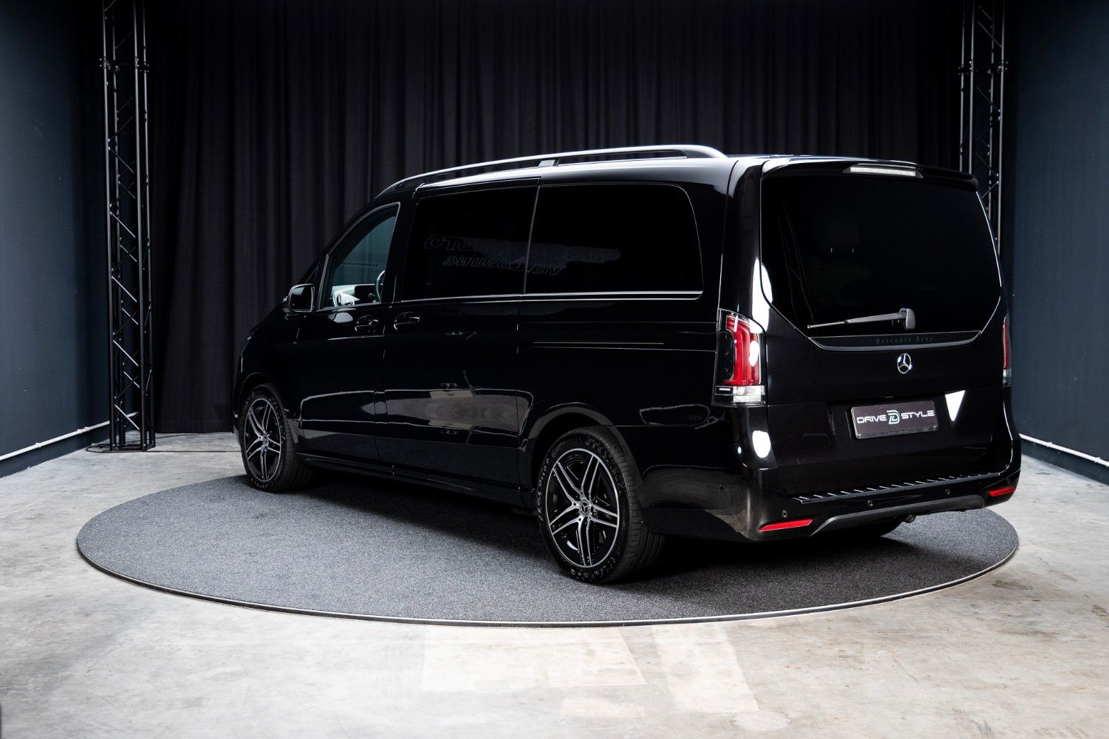 Fahrzeugabbildung Mercedes-Benz V 300 d 4MATIC EXCLUSIVE lang + AIRMATIC + Bur