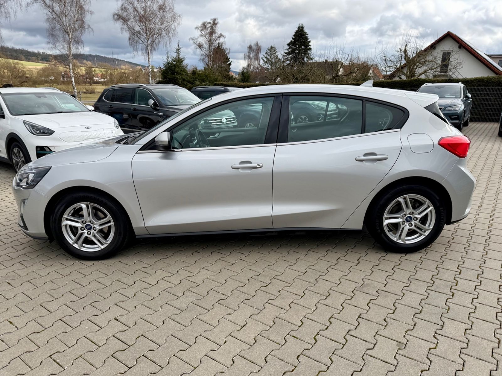 Fahrzeugabbildung Ford Focus Lim. Cool & Connect°Kamera°Navi°LED°1.Hand