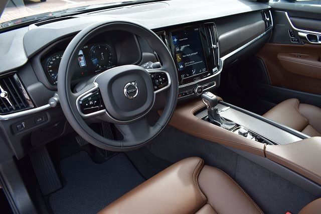 Fahrzeugabbildung Volvo V90 Cross Country D5 AWD Pro*STDHZG*PANO*RFK*