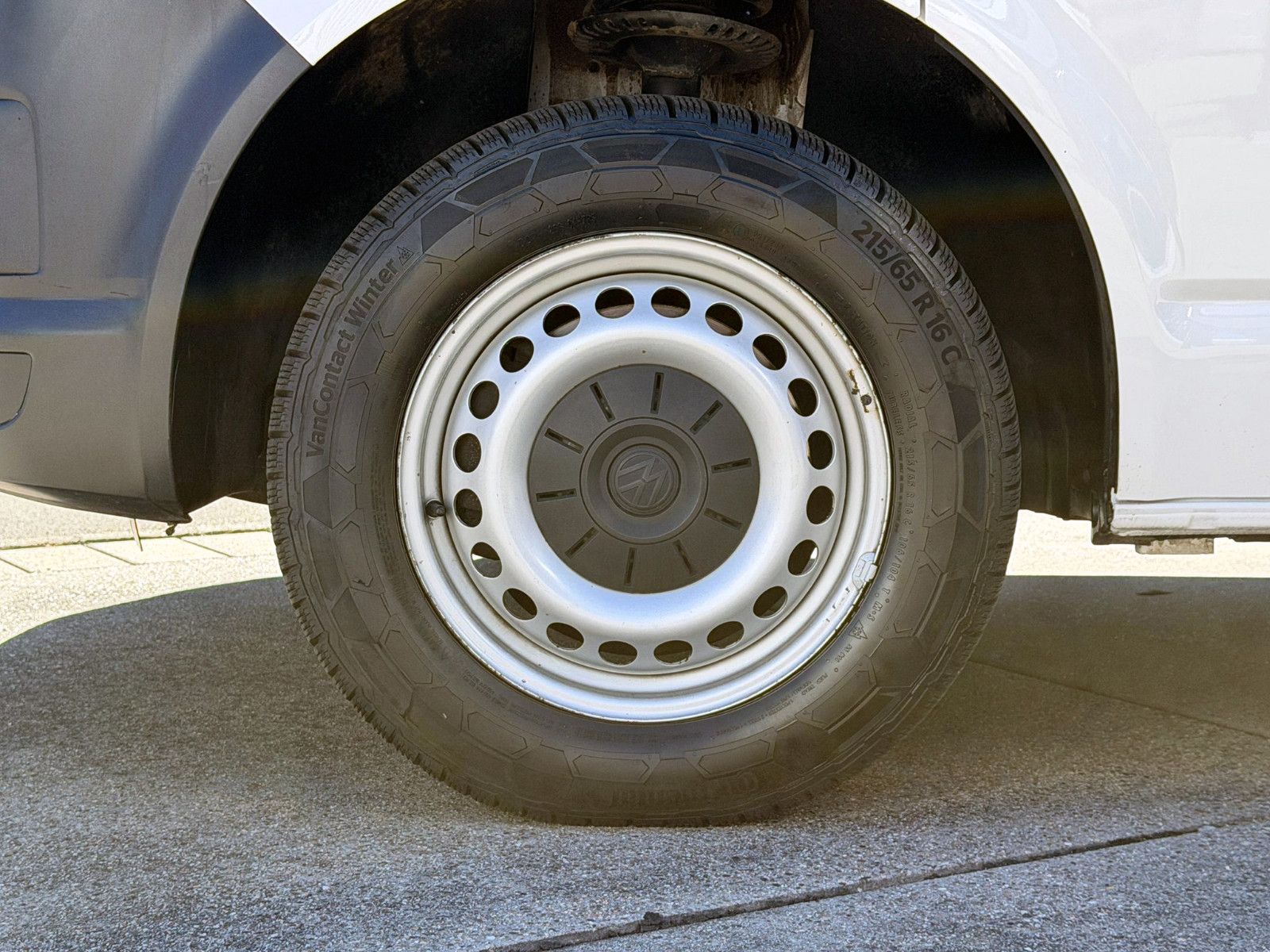 Fahrzeugabbildung Volkswagen T6 Transporter Kasten lang 4Motion KAM NAV SHZ