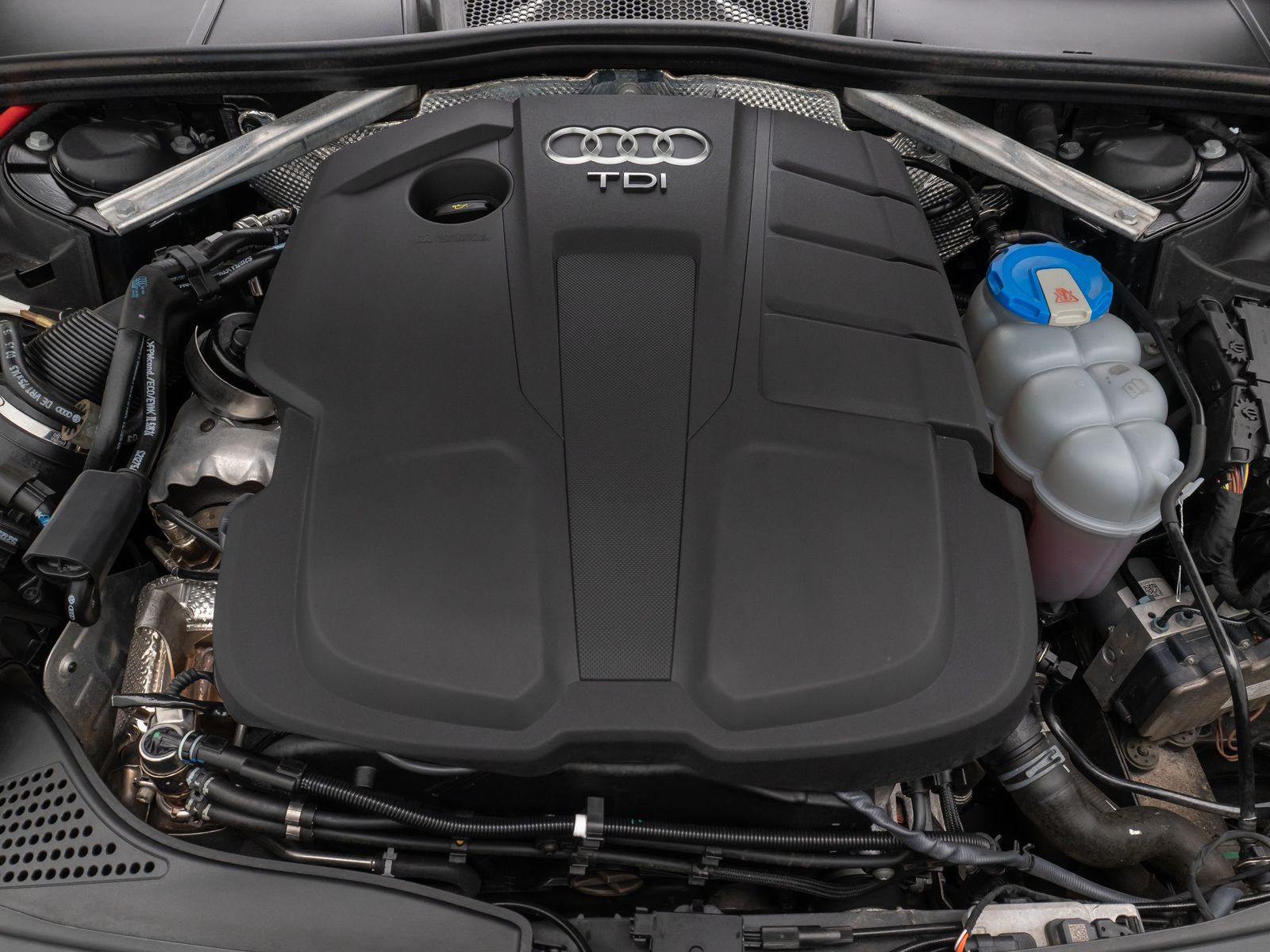 Fahrzeugabbildung Audi A4 quattro design Xenon PDC GSD Limit HiFi 18LM