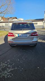 Mercedes-Benz ML 350 BlueTEC 4MATIC - - mit Diesel-Antrieb: Beige, Geländewagen