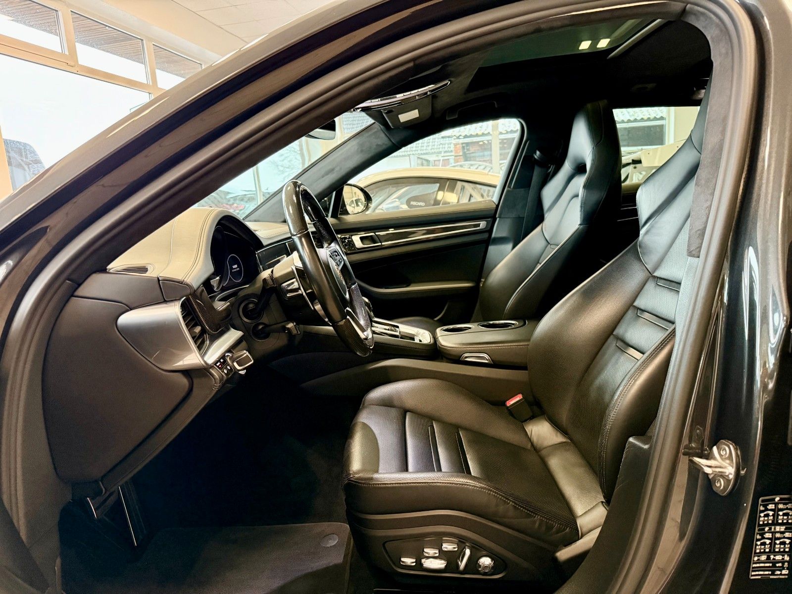 Fahrzeugabbildung Porsche Panamera GTS Sport Turismo Panorama/ACC/HeadUP