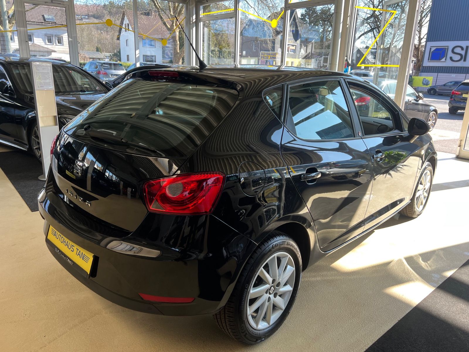 Fahrzeugabbildung SEAT Ibiza Reference *SCHECKHEFT BEI SEAT*1.HAND*