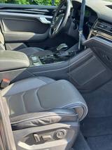 Volkswagen Touareg R-Line Premium 6d-Temp vollausgestattet - VW Touareg Gebrauchtwagen in Bonn