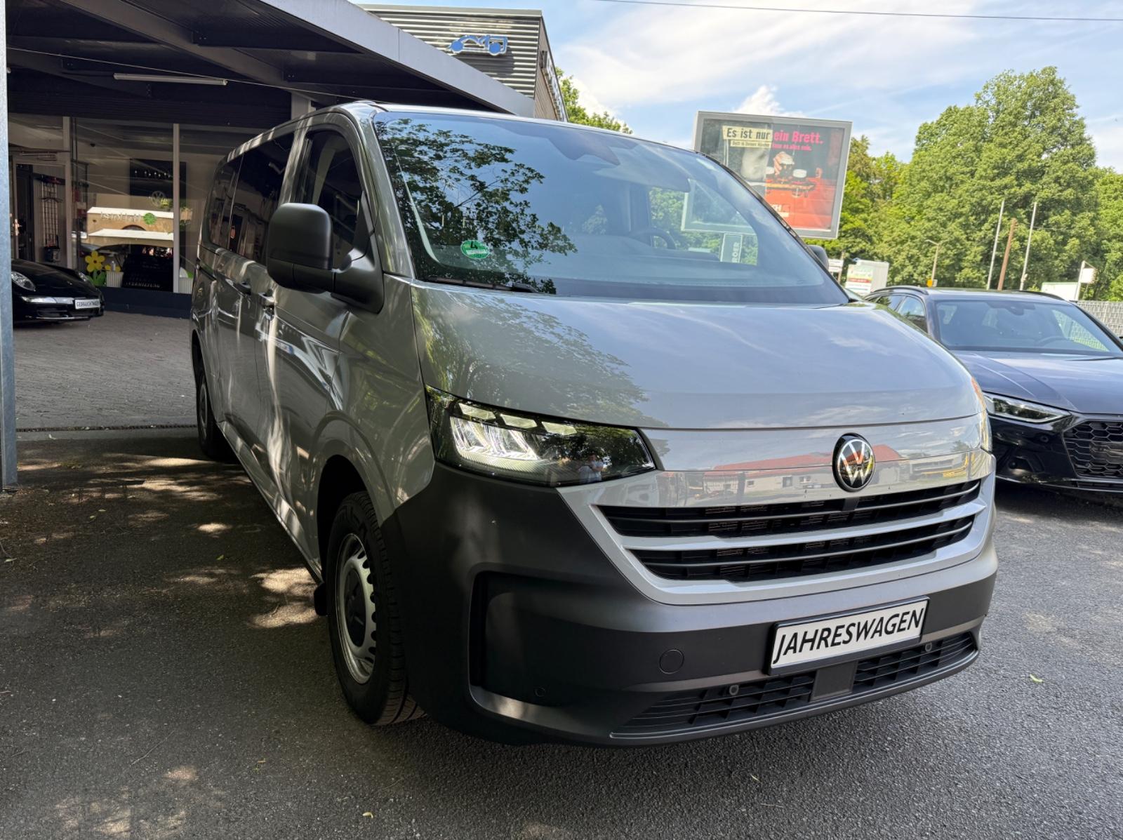 Volkswagen T7 Transporter Lang AHK 9 Sitze Automatik
