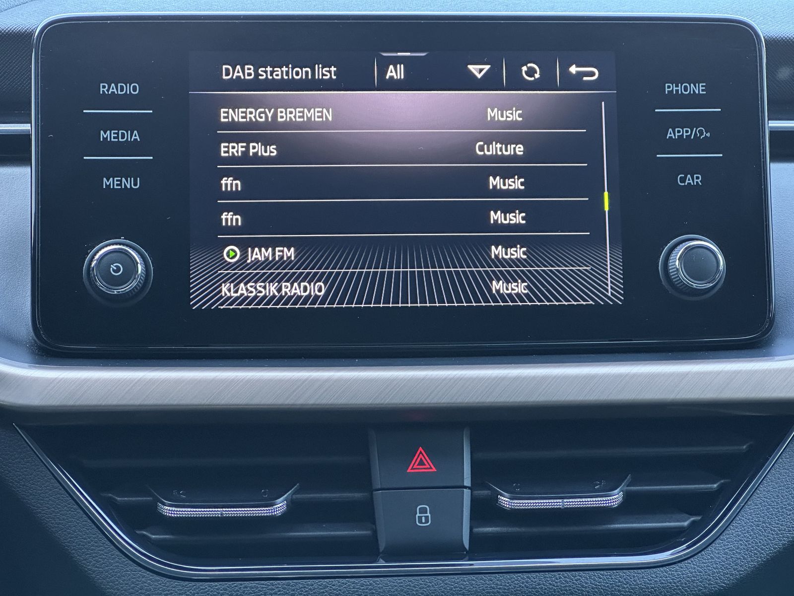 Fahrzeugabbildung SKODA Scala 1.5 TSI DSG Style LED+ACC+KAMERA+SHZ+CARPL