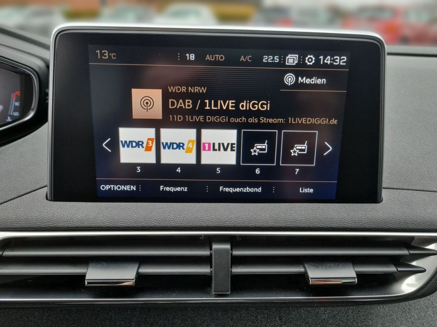 Fahrzeugabbildung Peugeot 3008 PureTech 1.2 Allure 130 PANO+LED+360°CAM