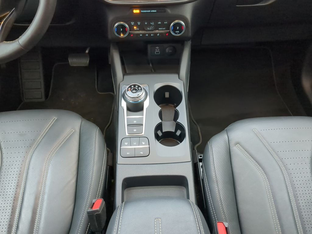 Fahrzeugabbildung Ford Kuga Vignale 2.5 PHEV Automatik -AHK schwenkbar-