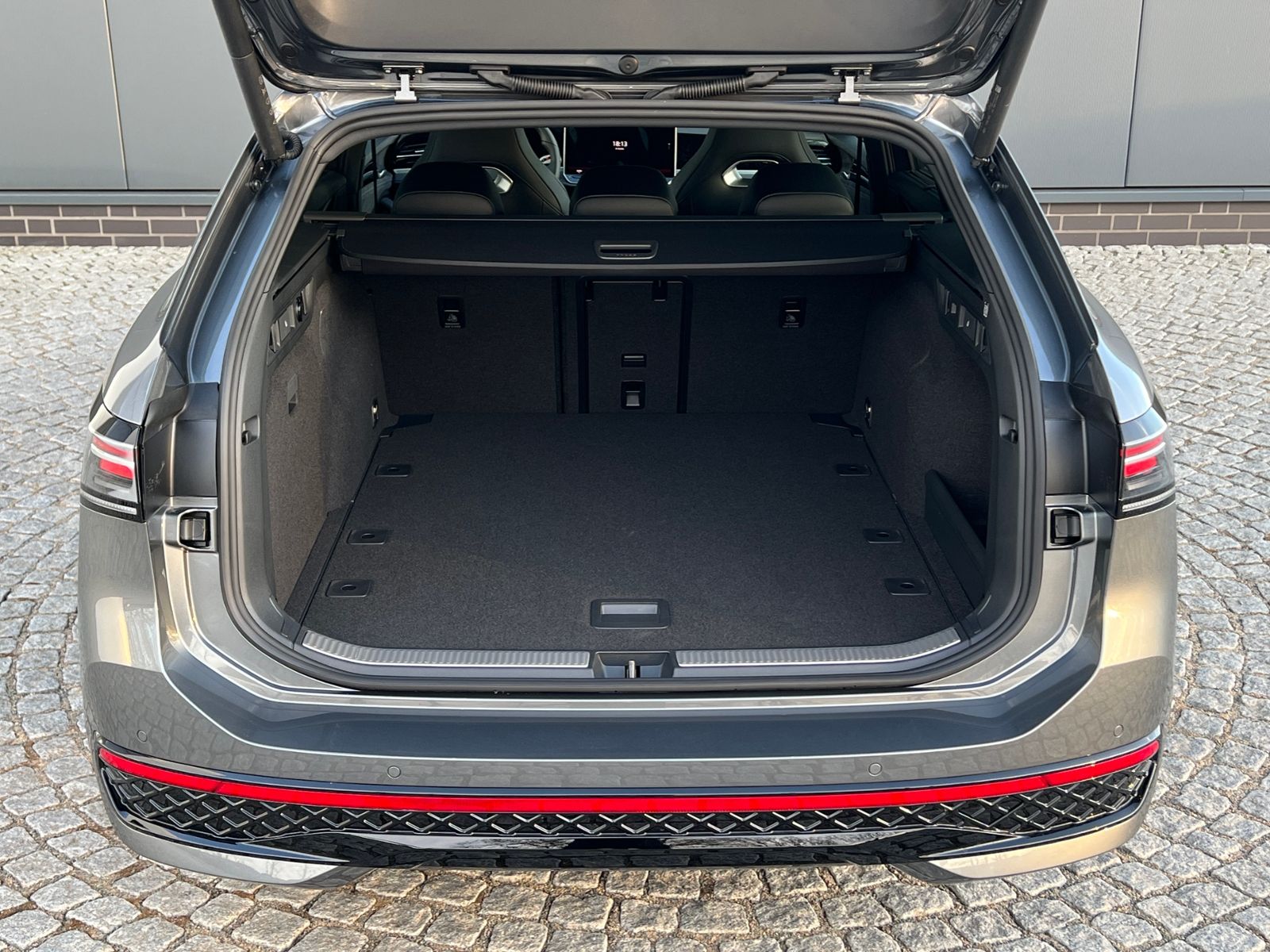 Fahrzeugabbildung Volkswagen Passat Variant R-Line 2.0 TDI DSG 4MOTION *AHK,