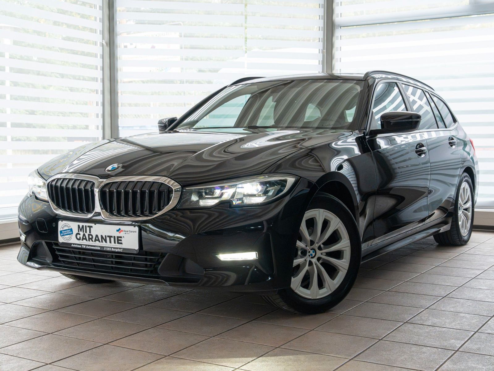 BMW 320d Aut. PANORAMA AHK Sportsitze Teilleder
