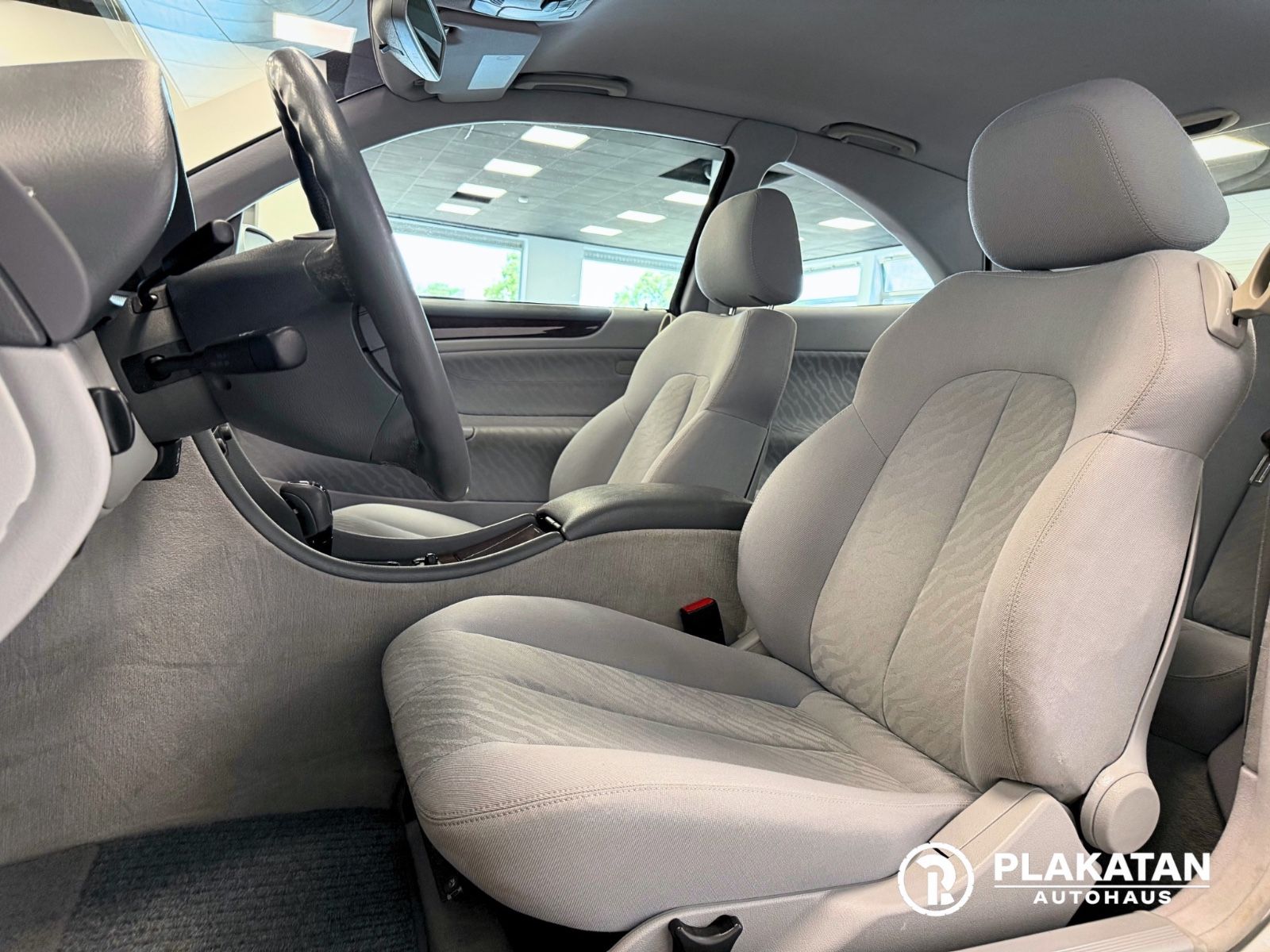 Fahrzeugabbildung Mercedes-Benz CLK 320 Elegance V6 Tempomat MB-Service