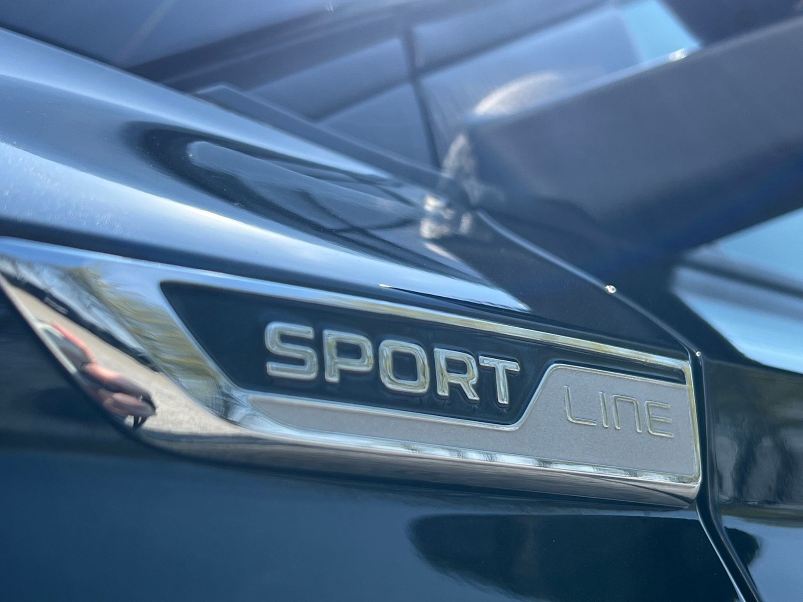Fahrzeugabbildung SKODA Karoq Sportline 2.0 TDI DSG 4x4 "AHK, Matrix-LED