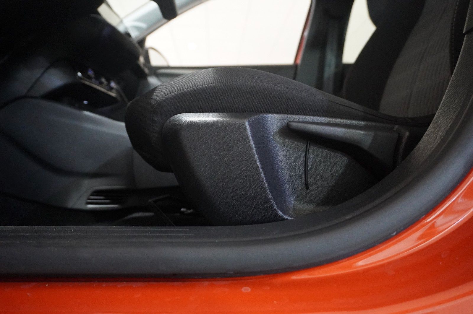 Fahrzeugabbildung Opel Corsa-e  EDITION 50kwh/7,4KW/KLIMA/ALLWETTER