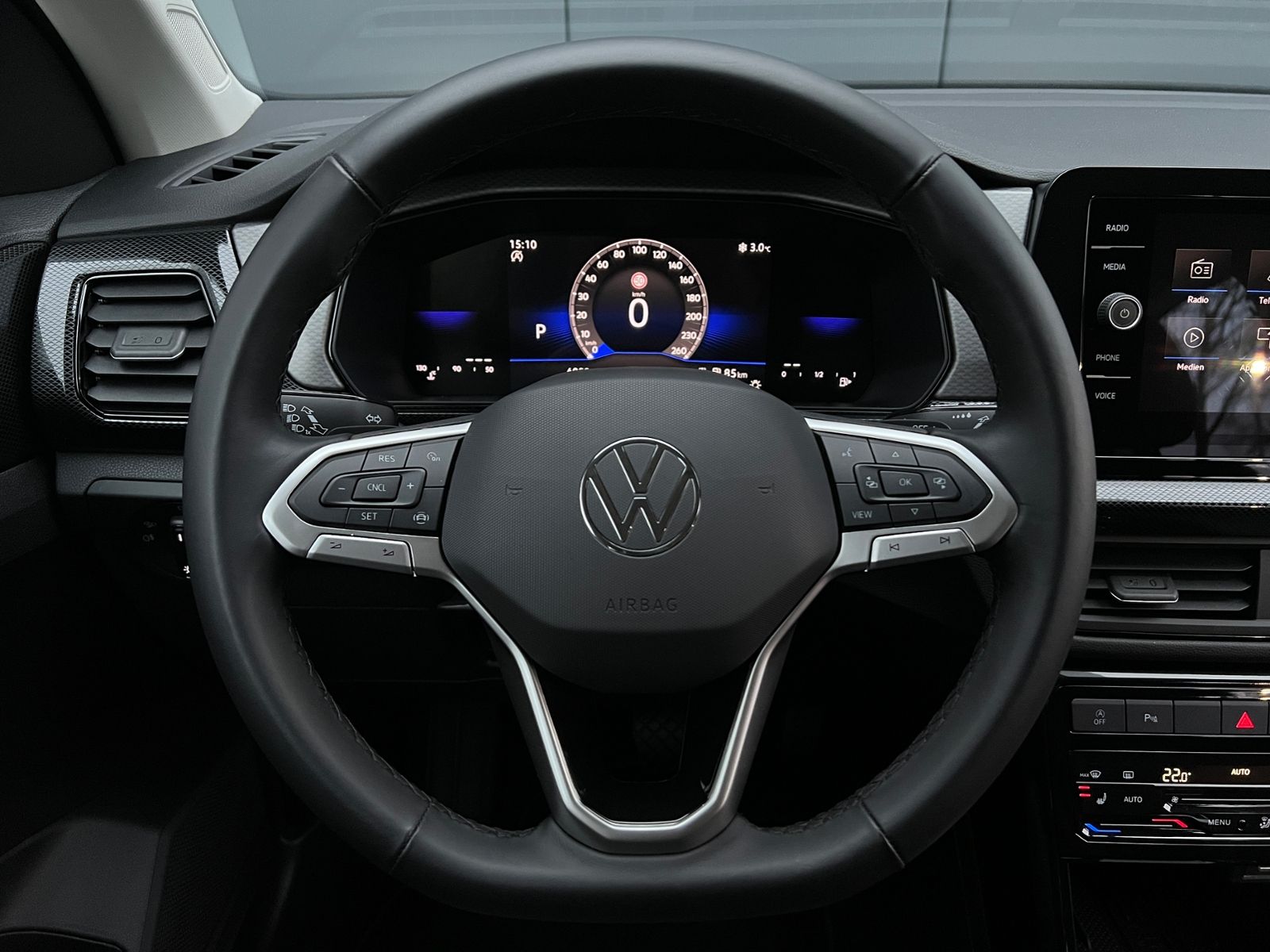 Fahrzeugabbildung Volkswagen T-Cross 1.5 TSI Life DSG *IQ-Light, PDC, Kamera,