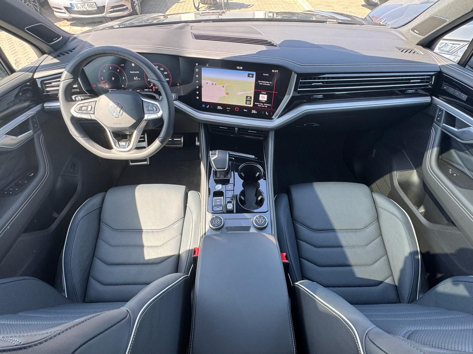Fahrzeugabbildung Volkswagen Touareg 3.0TDI 4M R-Line VOLL Black 22" UPE 114T