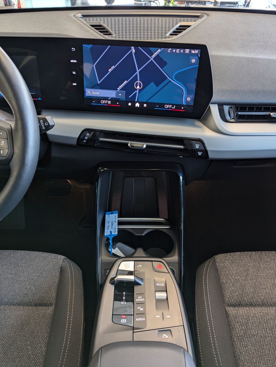 BMW X1 20 i Pano Premium-Travel-Paket AHK - Image 22