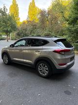 Hyundai TUCSON 1.7 CRDI 2WD Trend 1.Hand Top - Hyundai TUCSON Gebrauchtwagen in Gelsenkirchen