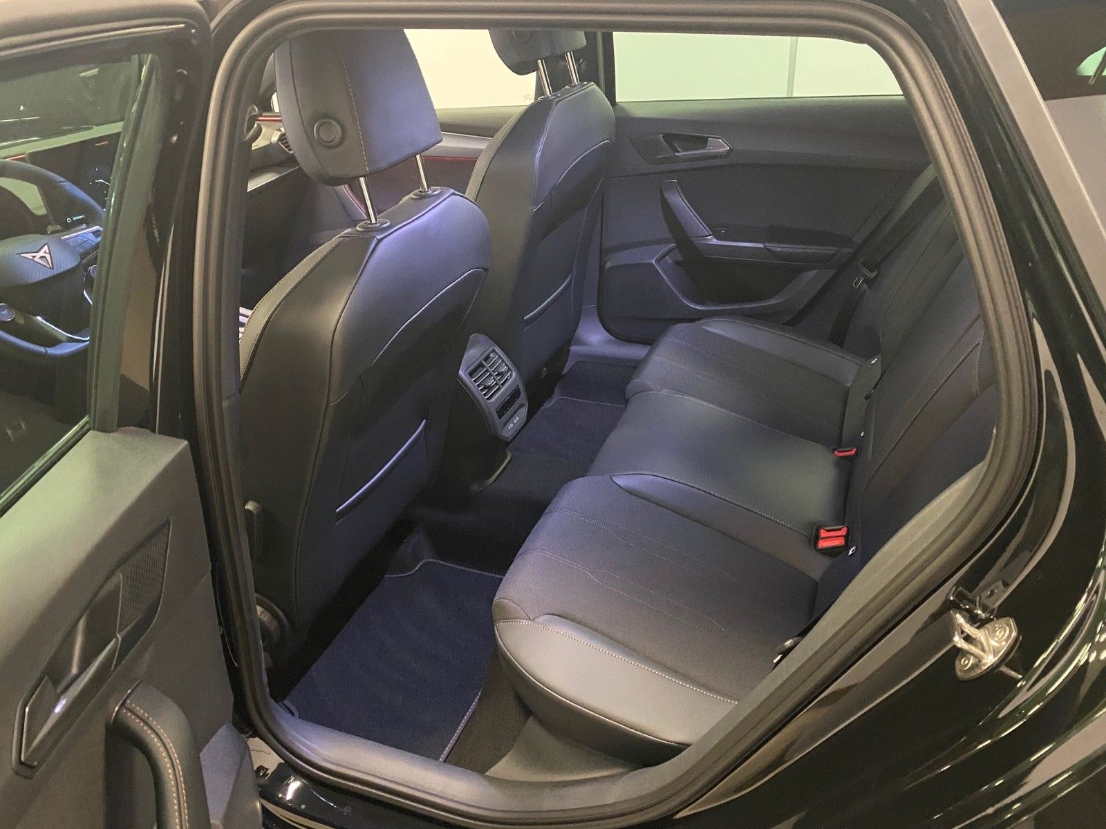 Fahrzeugabbildung CUPRA Leon ST 1.5 eTSI DSG FACELIFT MHEV+5 J. GARANTIE