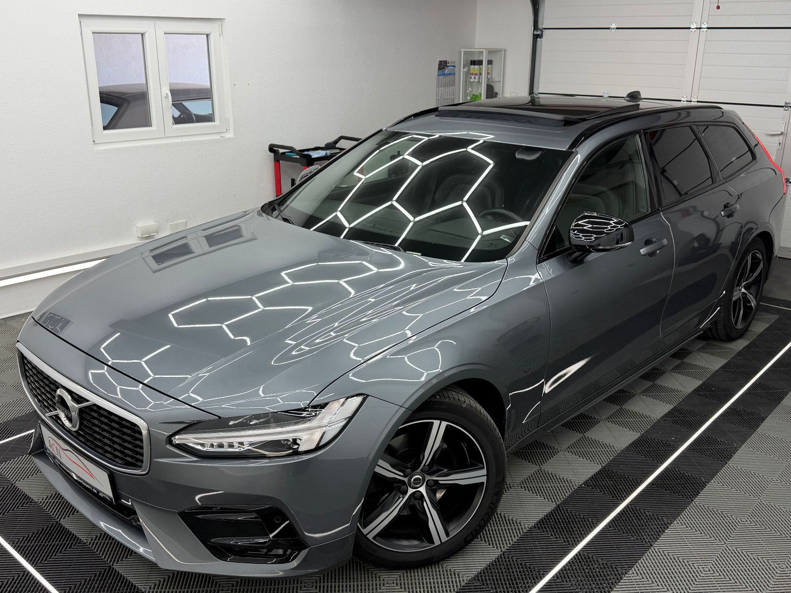 Fahrzeugabbildung Volvo V90 Kombi R Design D5 AWD/MEMORY/AHK/LED/KAM