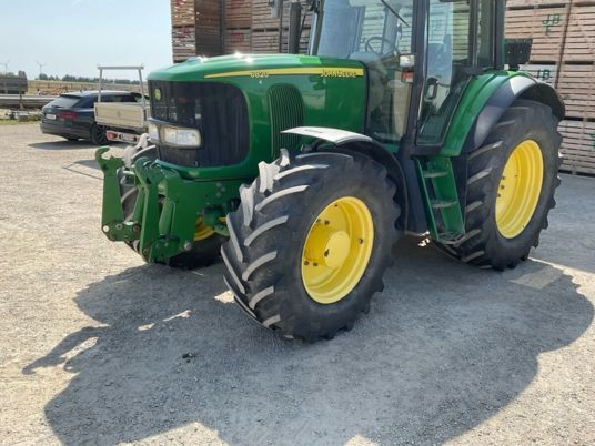 John Deere 6820