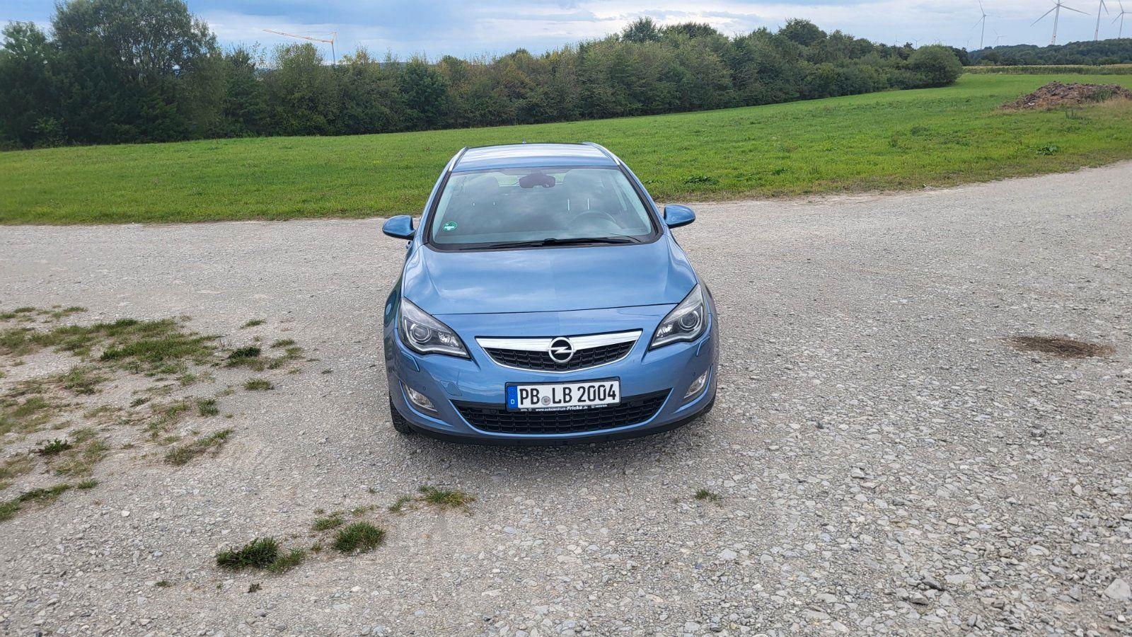 Opel Astra 2011 — photo 5