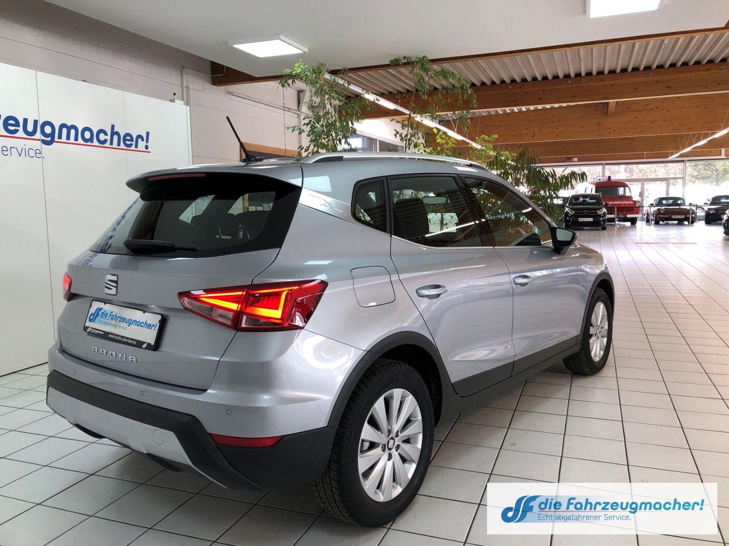 Fahrzeugabbildung SEAT Arona Xcellence 1.0 TSI LED CarPlay Automatik*