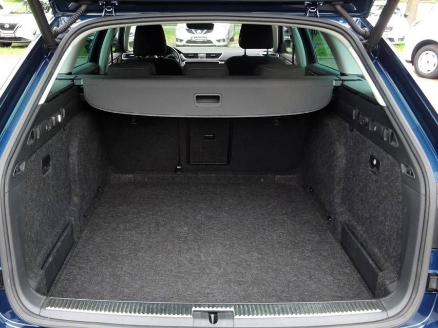 Fahrzeugabbildung SKODA Superb  Combi 2,0 TSI Style 4*4 DSG Navi