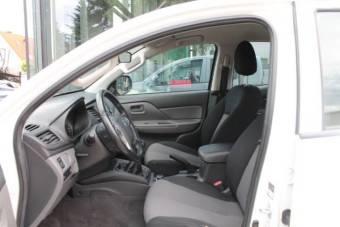 Mitsubishi L200 2.4 DID Base Extra DC 4WD MT