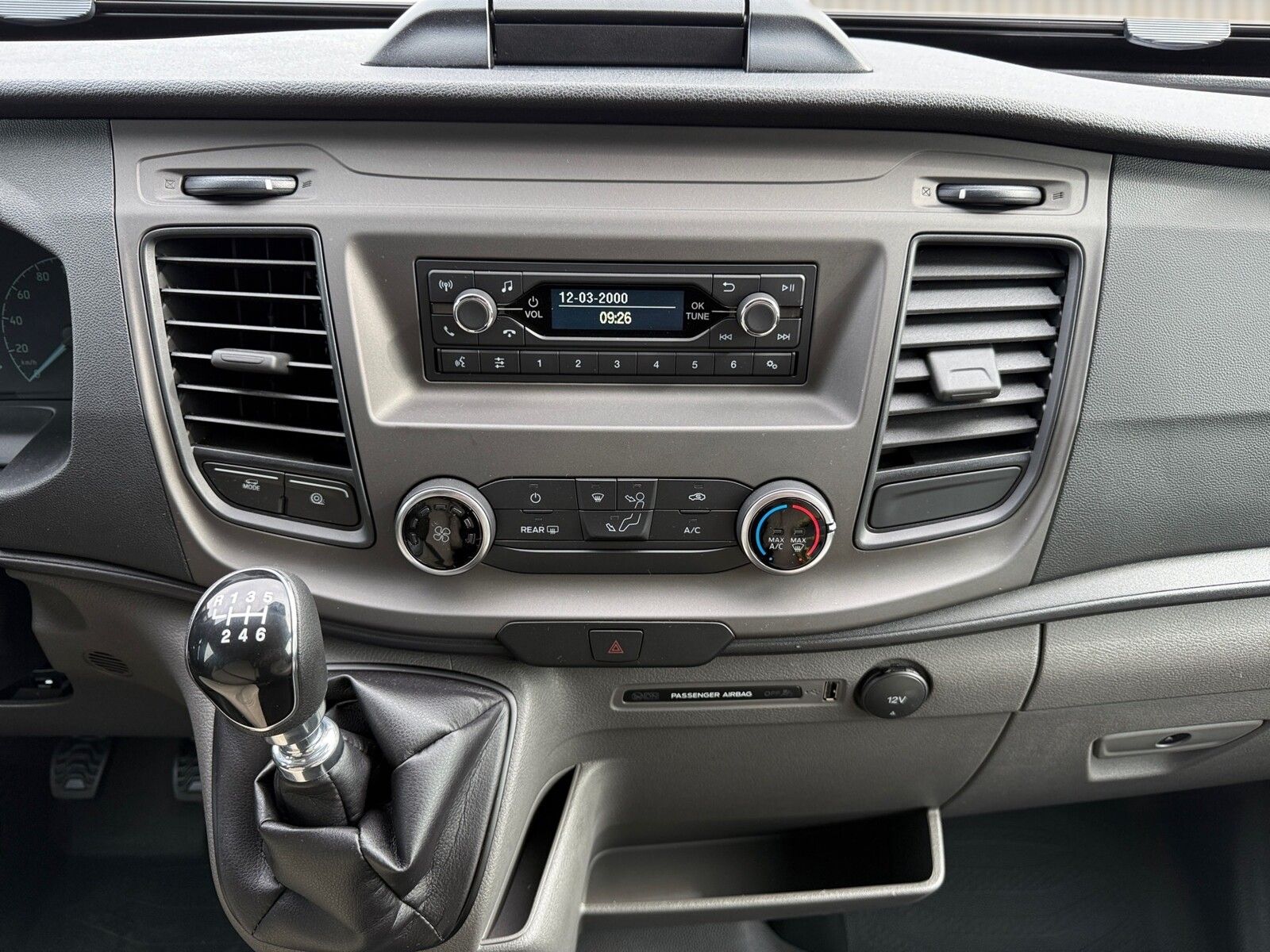 Fahrzeugabbildung Karmann Dexter 4x4 DE 570 AW Klima, RFK, El. Trittstufe