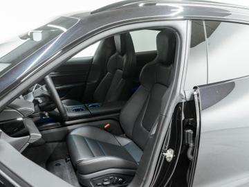 صورة مصغرة 11 لـ 2025 Porsche TAYCAN