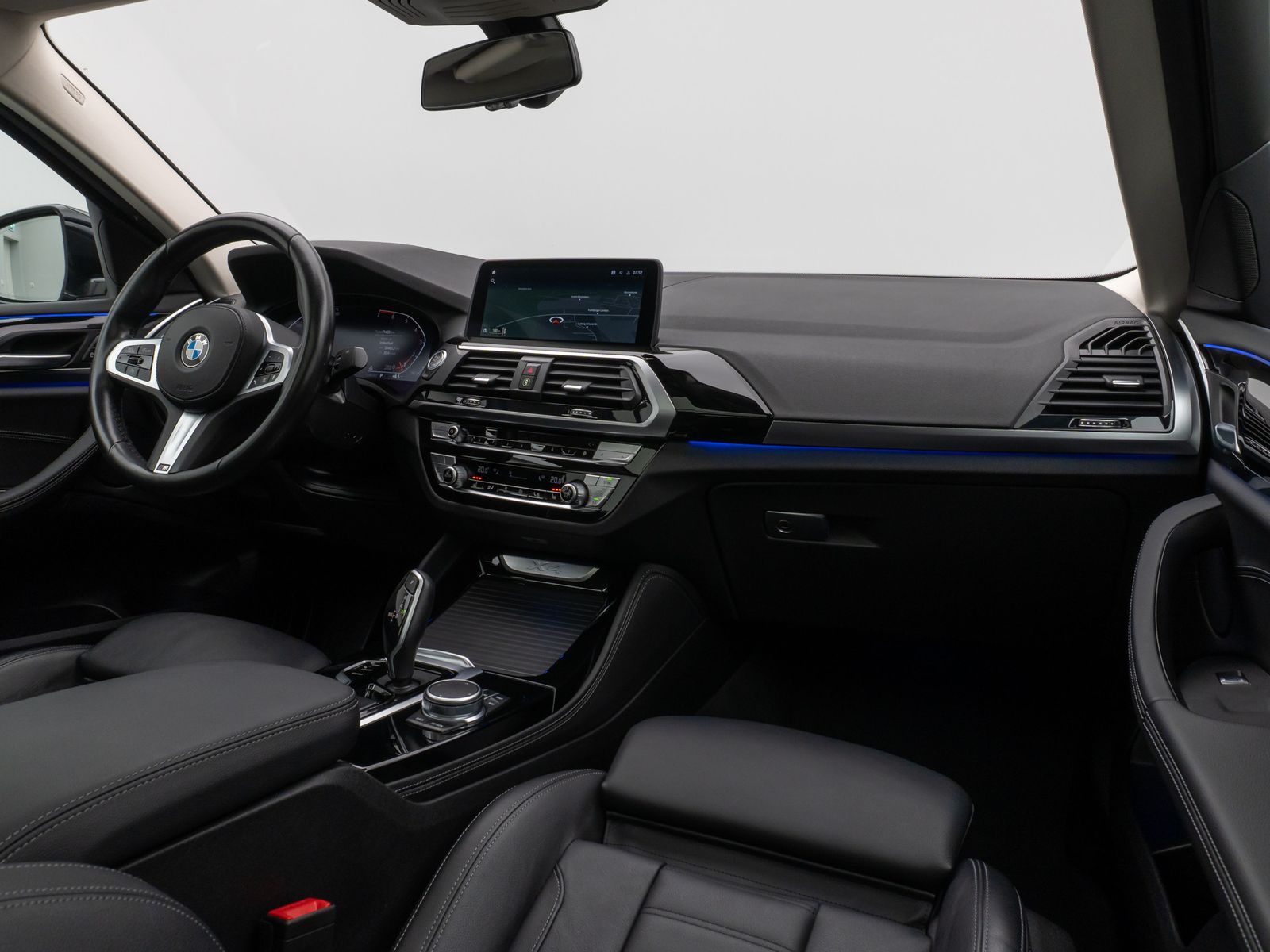 Fahrzeugabbildung BMW X4 xD30i xLine Panorama Kamera HUD DAB HiFi AHK