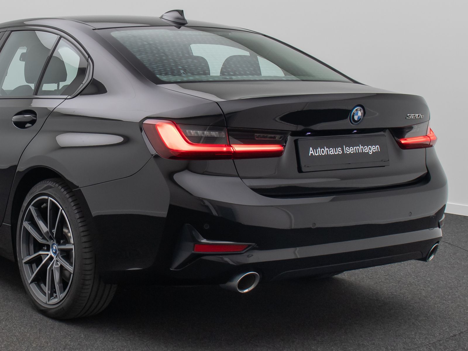 Fahrzeugabbildung BMW 320e Sport Line Alarm DAB PDC GeschwindigReg 18"