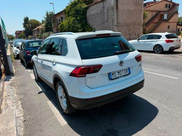 Volkswagen Tiguan - 12
