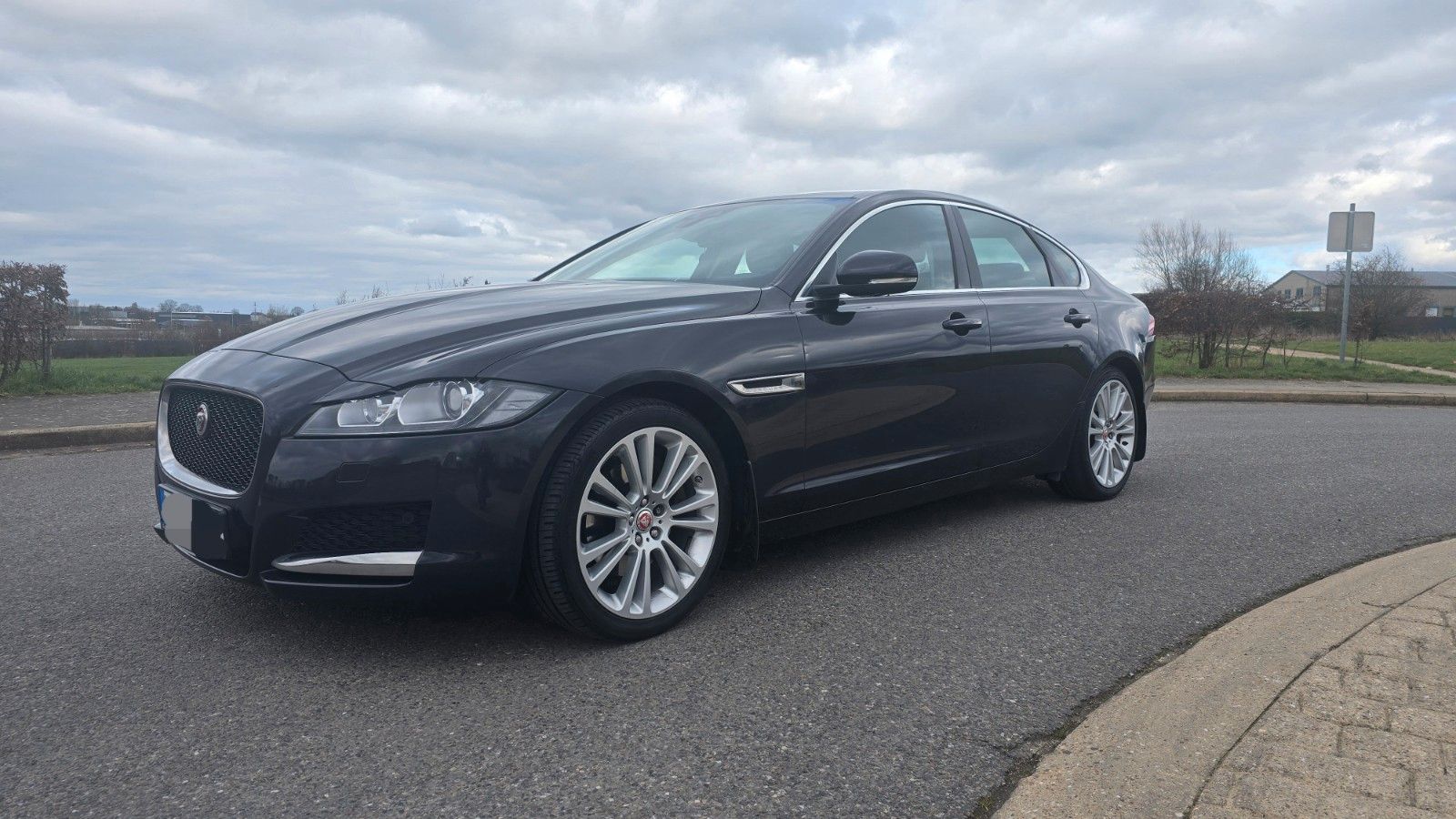 JAGUAR XF