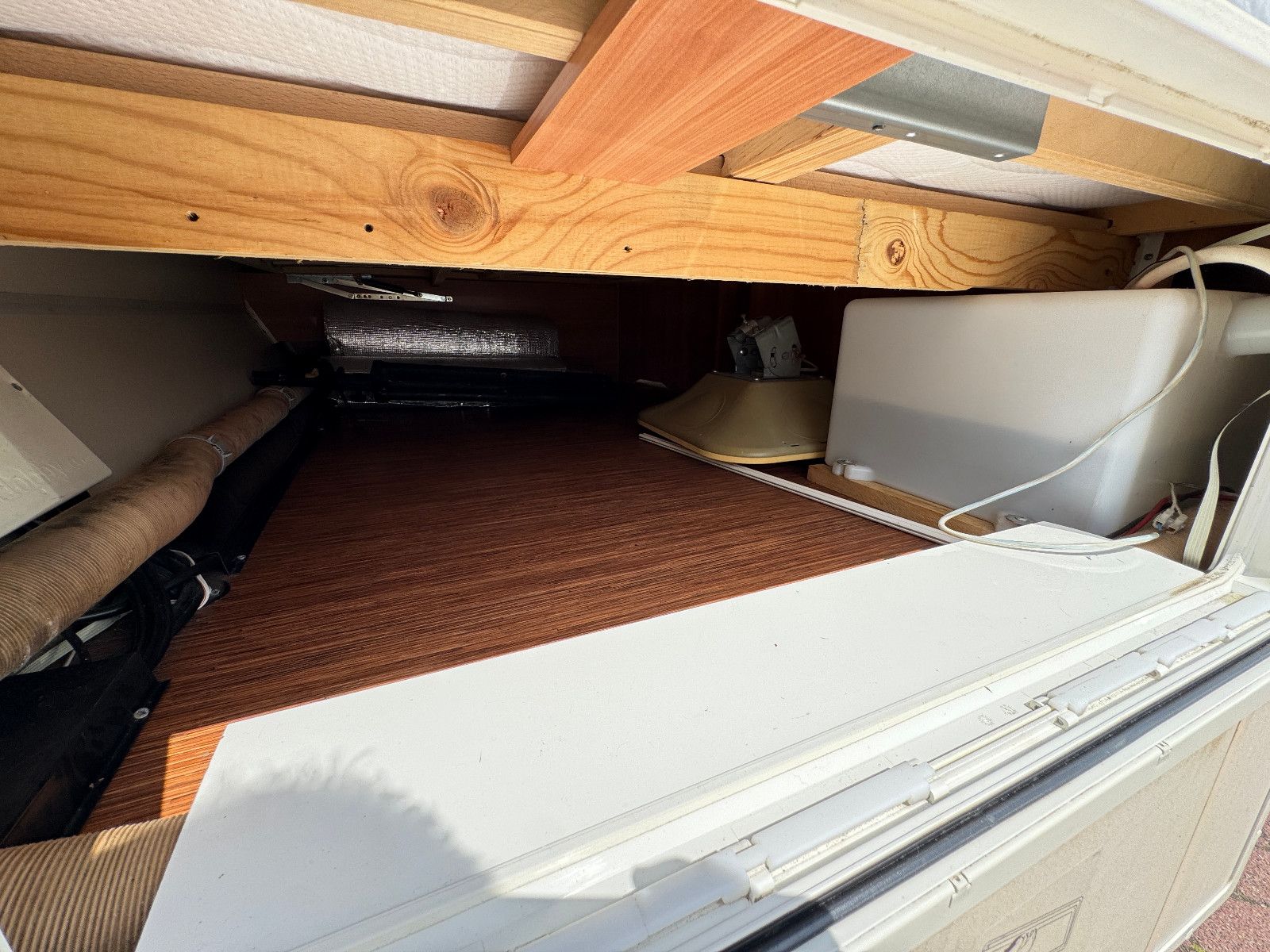 Fahrzeugabbildung Hobby 545 KMF DE LUXE SAT TV MOVER RUNDSITZGRUPPE
