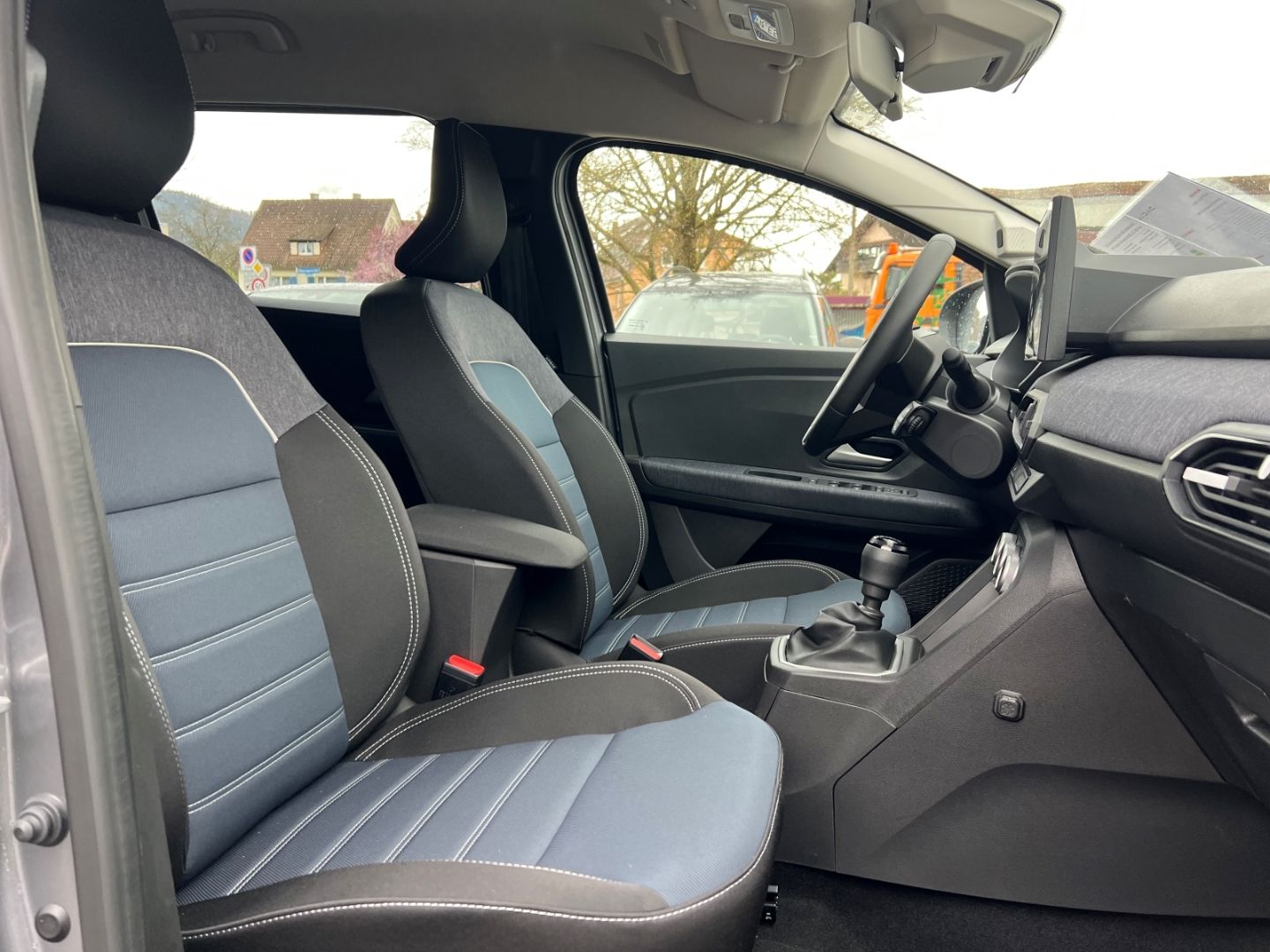 Fahrzeugabbildung Dacia Jogger Journey Navi Klimaautom Fahrerprofil SHZ