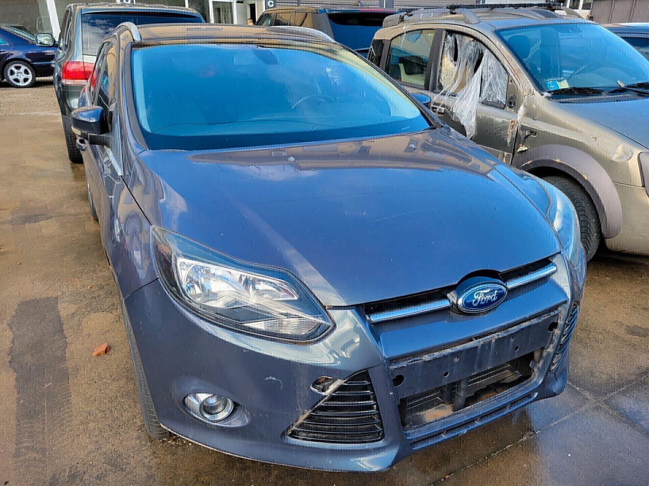 Ford Focus 2012 — rear view