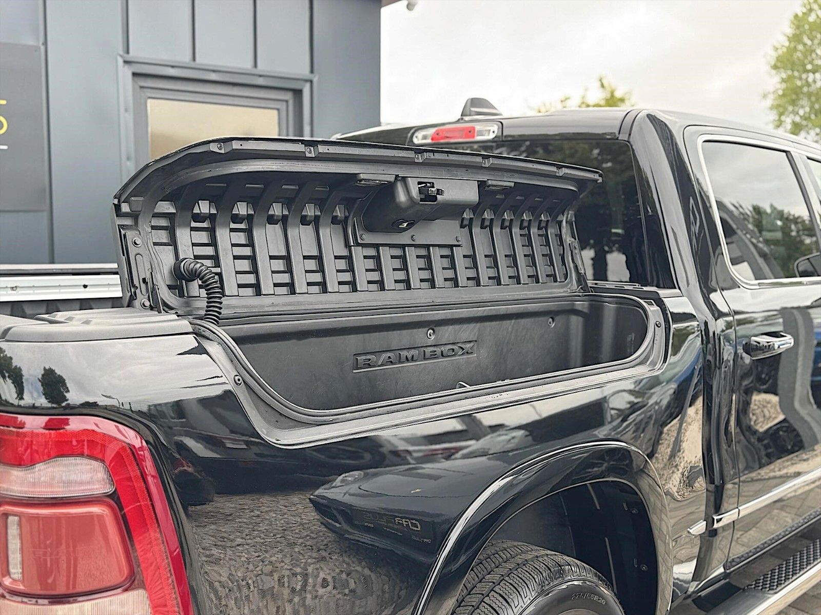 Fahrzeugabbildung Dodge RAM 5.7 V8 HEMI LIMITED 4x4 19% *Pano*Luft*ACC*
