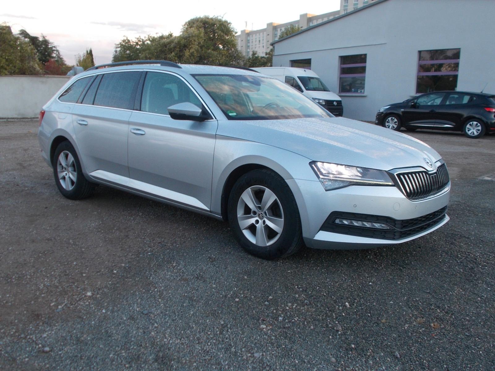 Skoda Superb Combi Ambition * LED * AHK + uvm ...