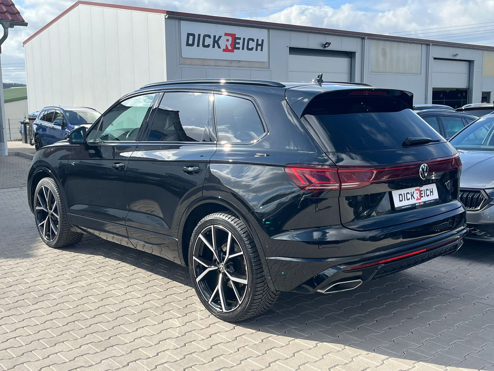 Fahrzeugabbildung Volkswagen Touareg 3.0TDI 4M R-Line VOLL Black 22" UPE 114T