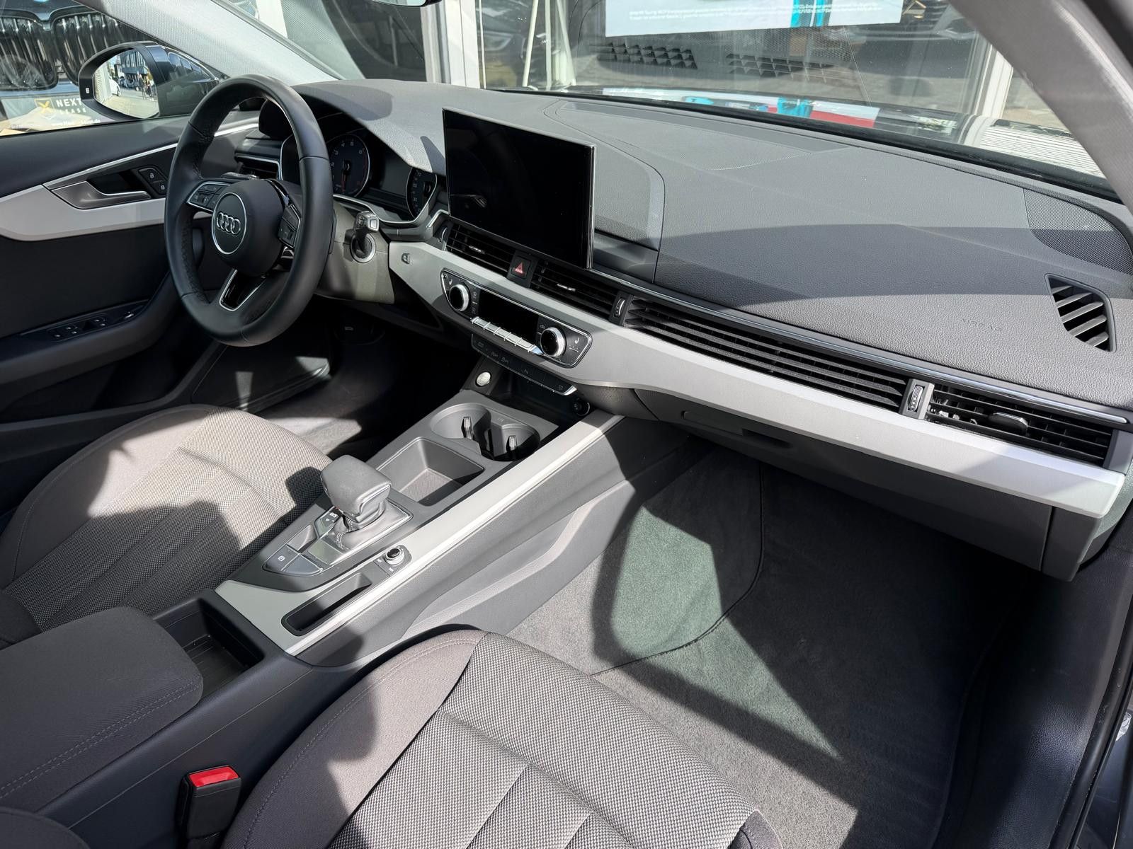 Fahrzeugabbildung Audi A4 Av 40 TFSI S-Tr Advanc LED+NAVI+SHZ+TEMP+17"