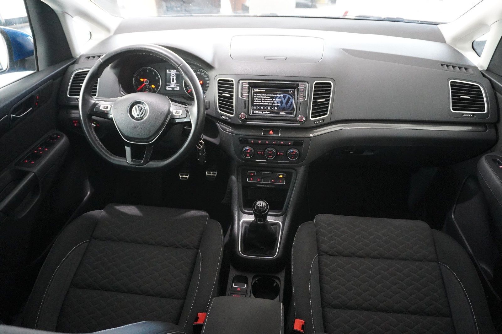 Fahrzeugabbildung Volkswagen Sharan 1.4 TSI JOIN NAVI/SHZ/SPORT/PDC/NEBEL/AHK