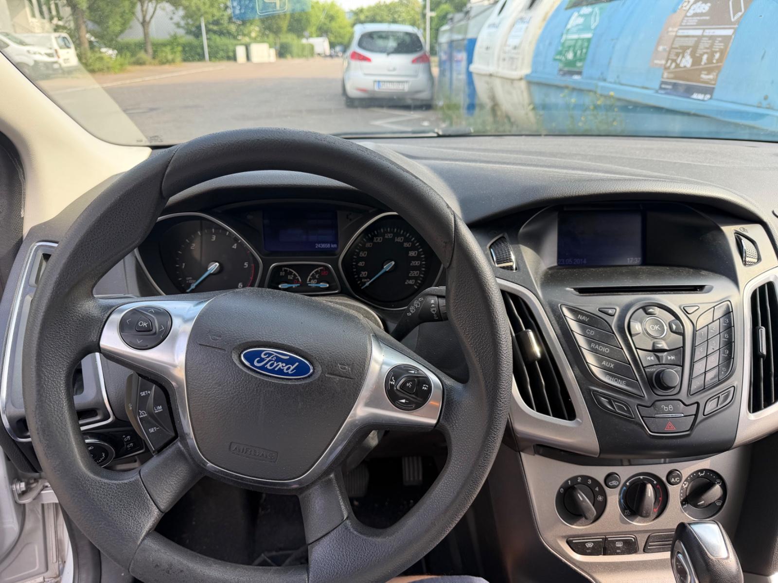 Ford Focus 2013 — photo 12