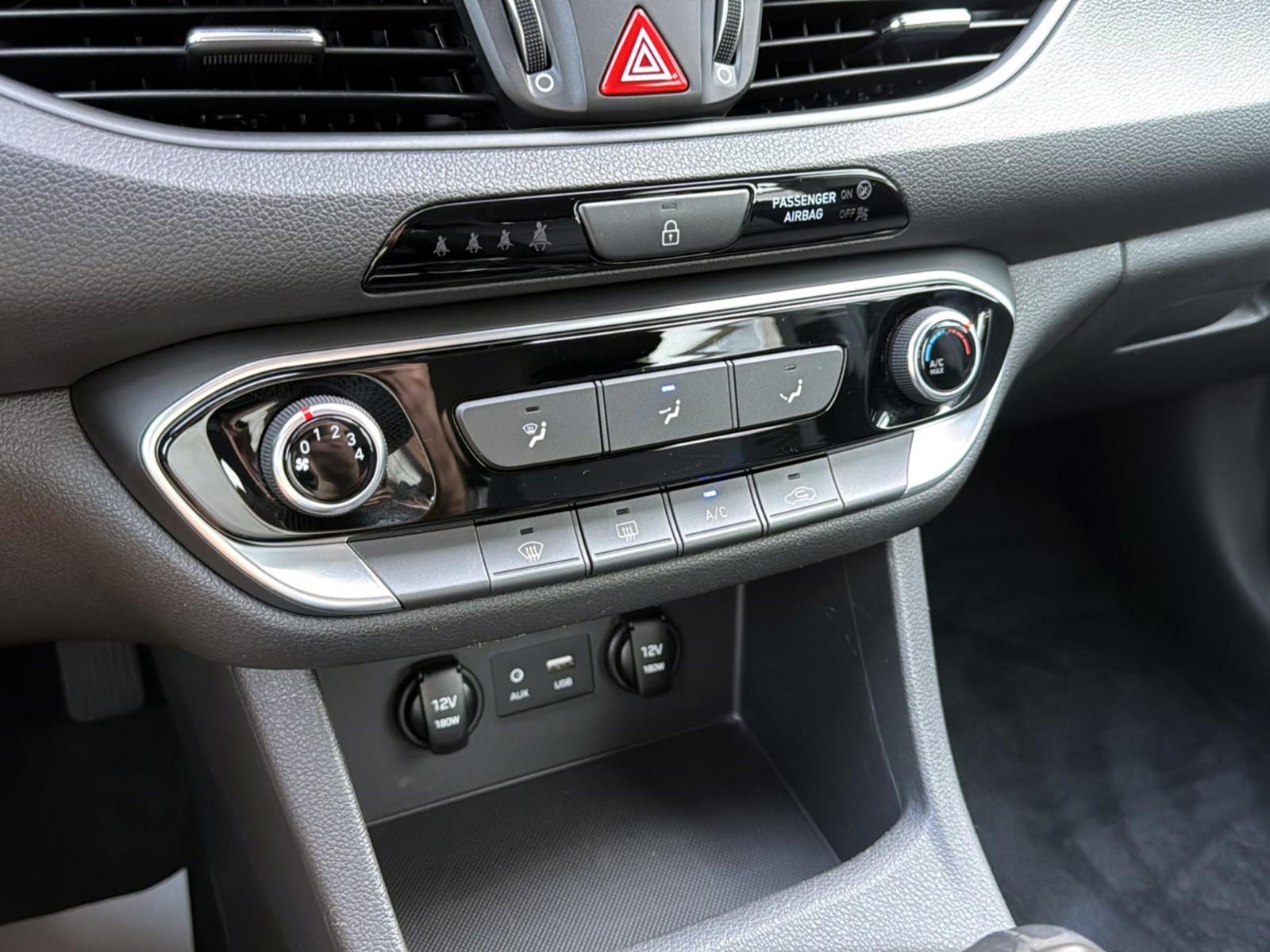 Hyundai i30 cw Trend+NAVI+KLIMA+PDC+KAMERA+AHK+ALU+75TKM