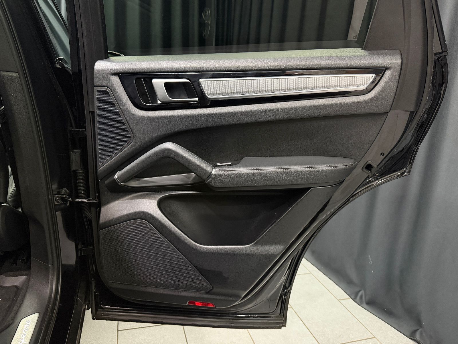 Fahrzeugabbildung Porsche Cayenne Coupe Basis |LED|LUFT|STDHZ